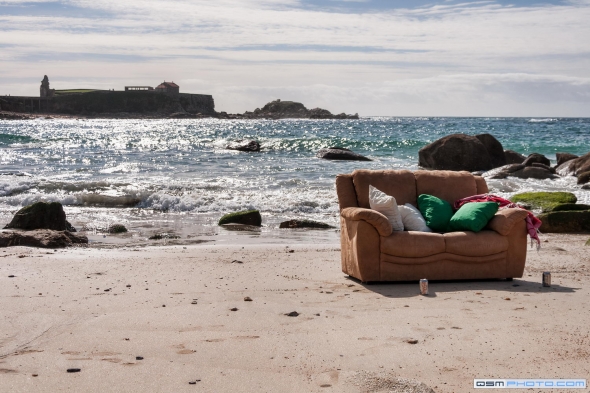 Preboda en la Playa: sofa y mantita